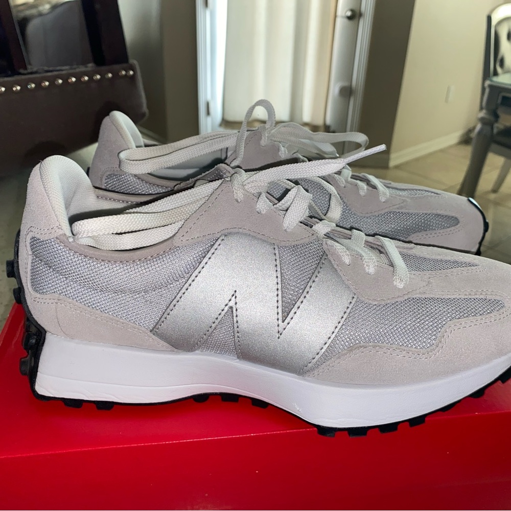 New Balance Mens size 9